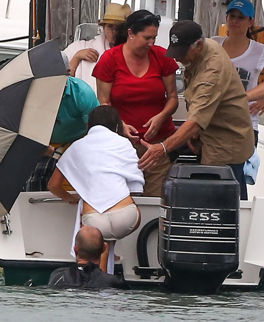 16P Isla Fisher showing off her ass in wet see through panties on the movie set in M