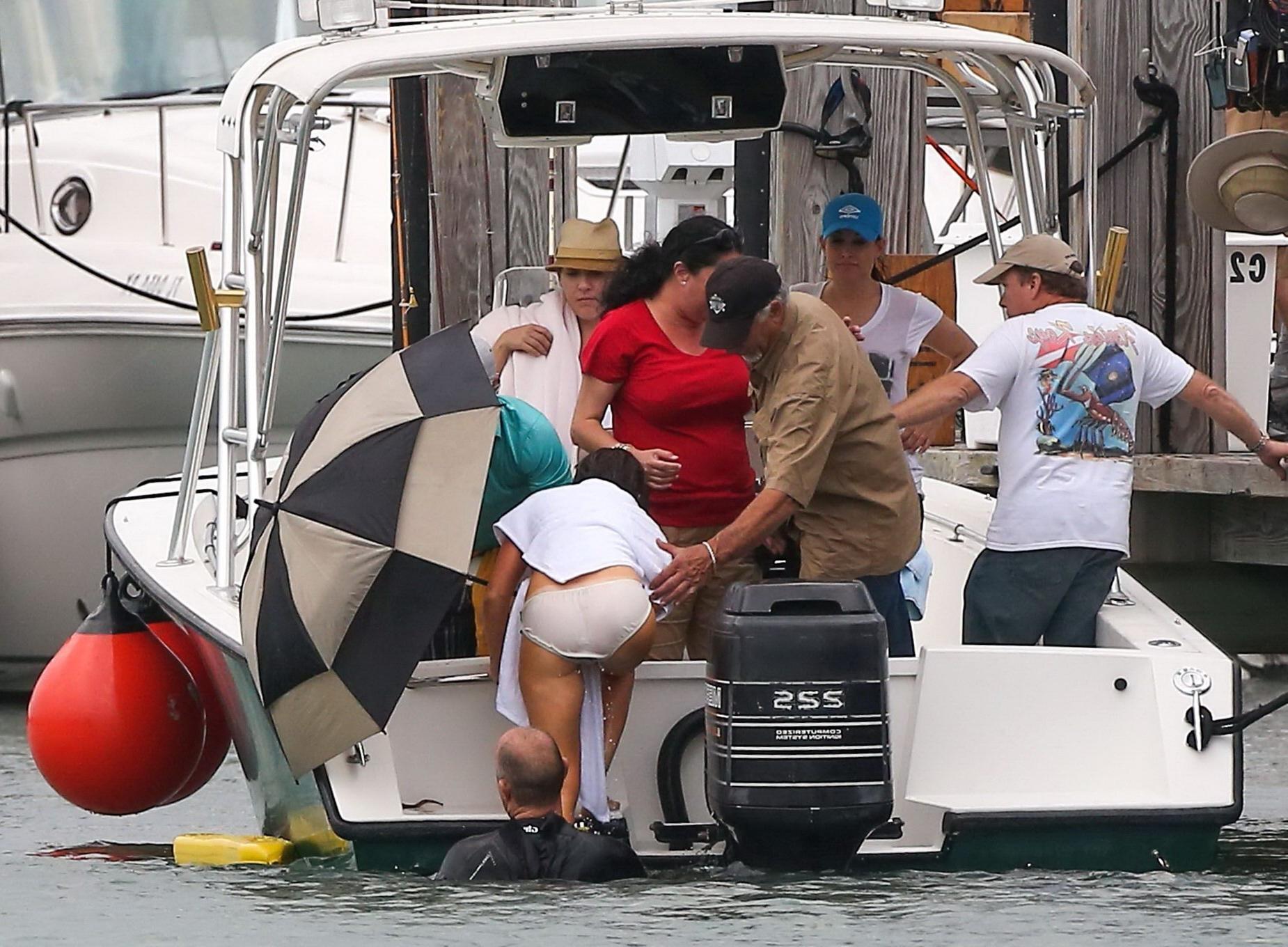 16P Isla Fisher showing off her ass in wet see through panties on the movie set in M