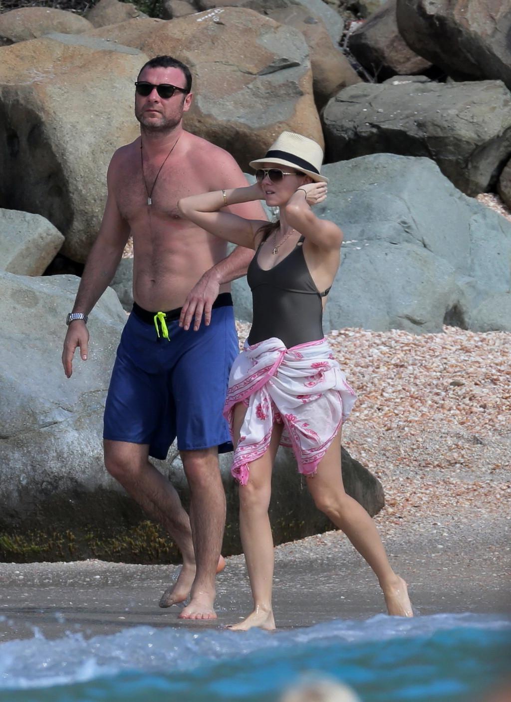 10P Naomi Watts showing pokies in wet gray monokini on a vacation with Liev Schreibe