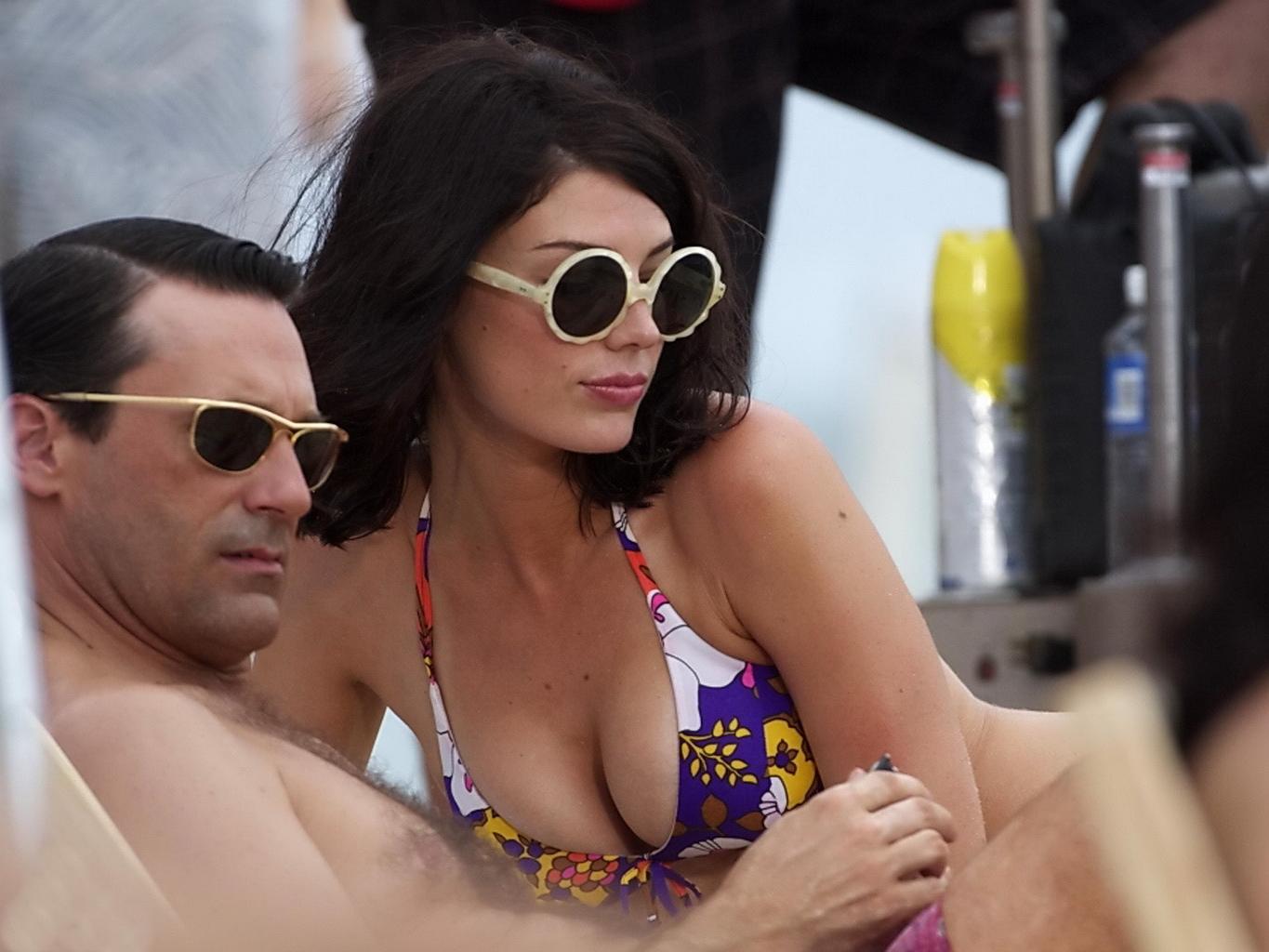 10P Jessica Pare showing off her hot body in a skimpy colorful bikini on the set of 