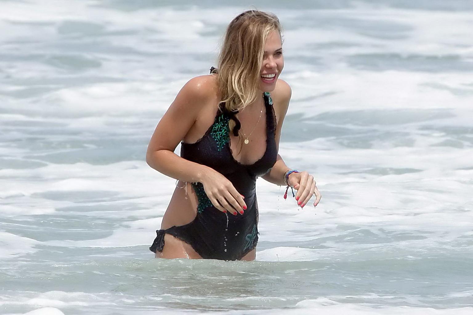 10P Ilary Blasi busty showing off her bare butt in a fallen bikini at the beach in S