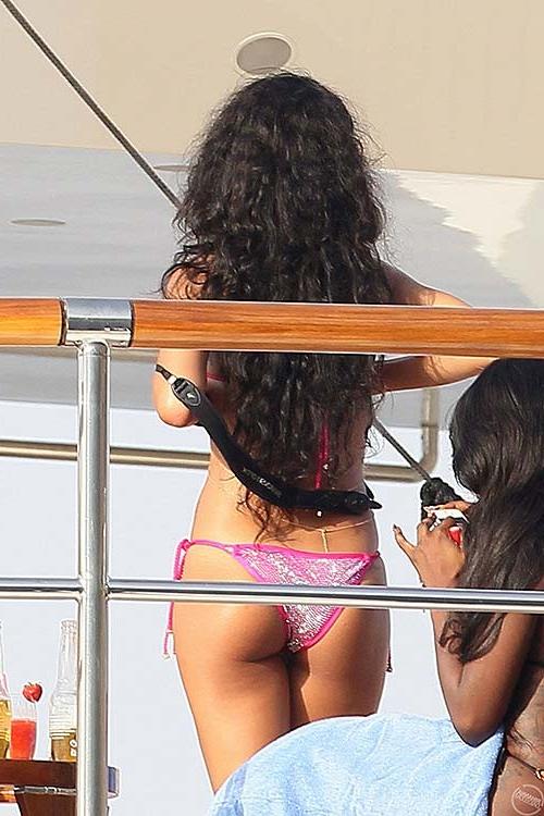 10P Rihanna exposing sexy body in bikini while she is on vacation
