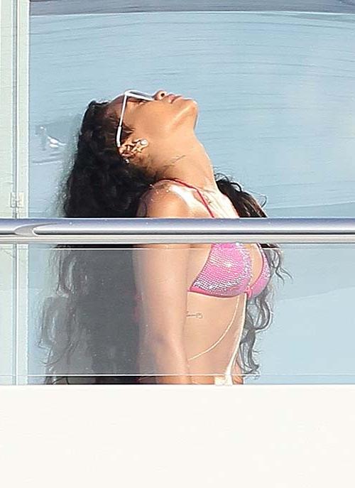 10P Rihanna exposing sexy body in bikini while she is on vacation