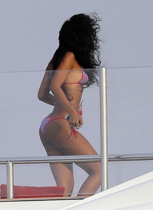 10P Rihanna exposing sexy body in bikini while she is on vacation