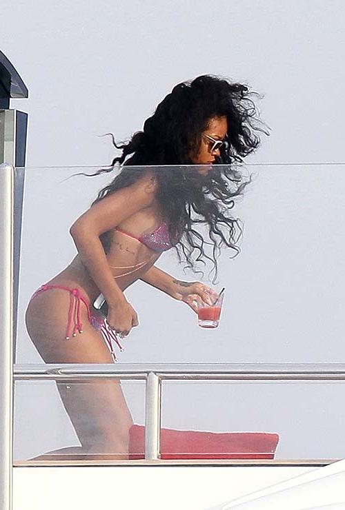 10P Rihanna exposing sexy body in bikini while she is on vacation
