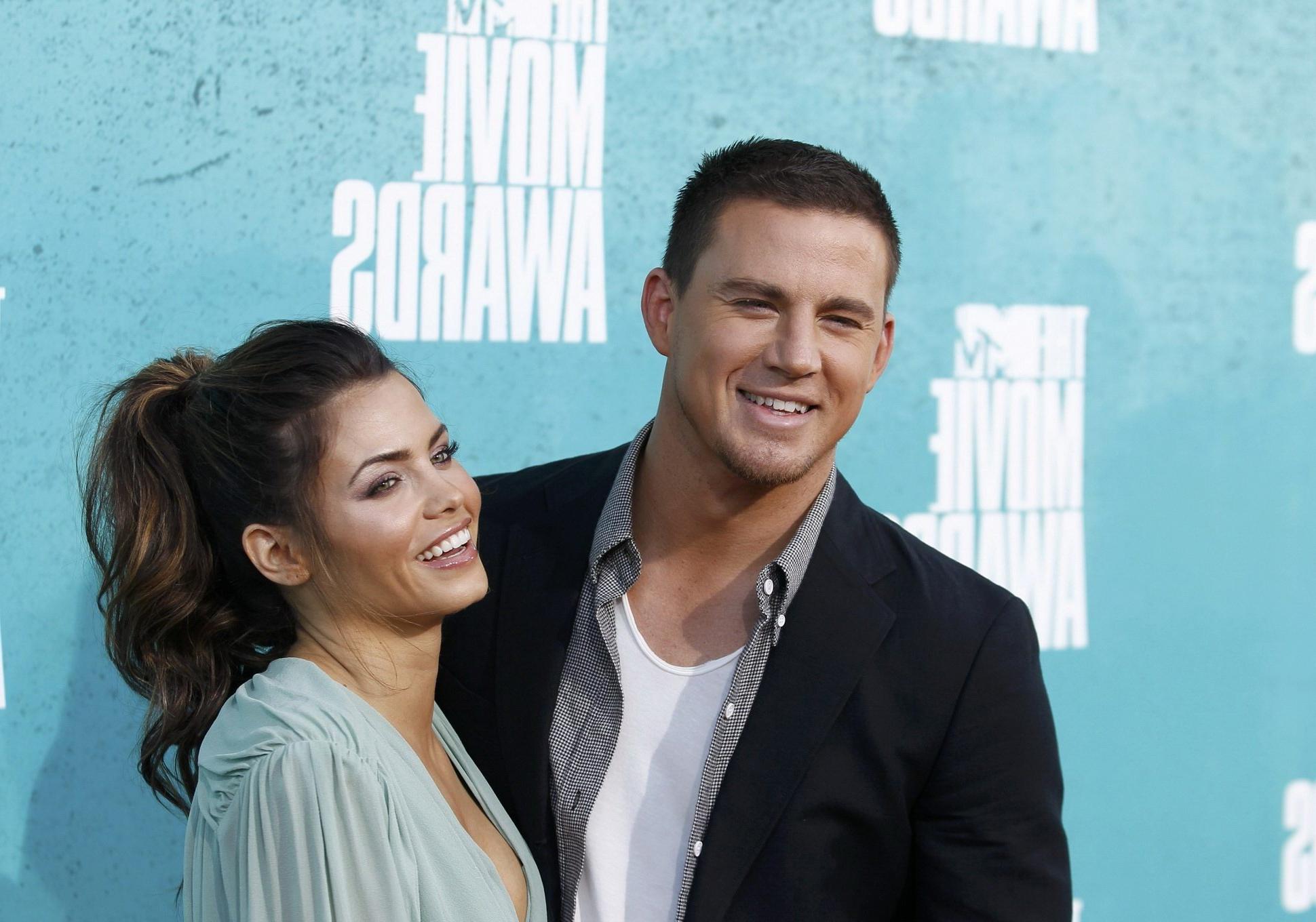 10P Jenna Dewan busty  braless wearing a wide open shirt  mini skirt at MTV Movie Aw