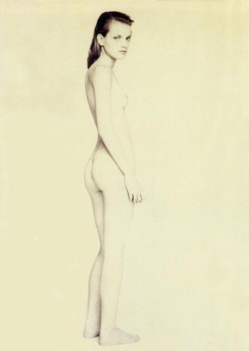 16P Guinevere van Seenus nice body shows her tits and ass 