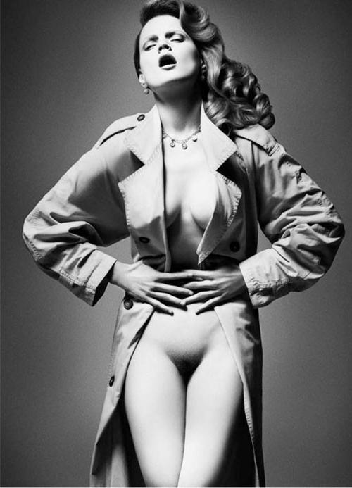 16P Guinevere van Seenus nice body shows her tits and ass 