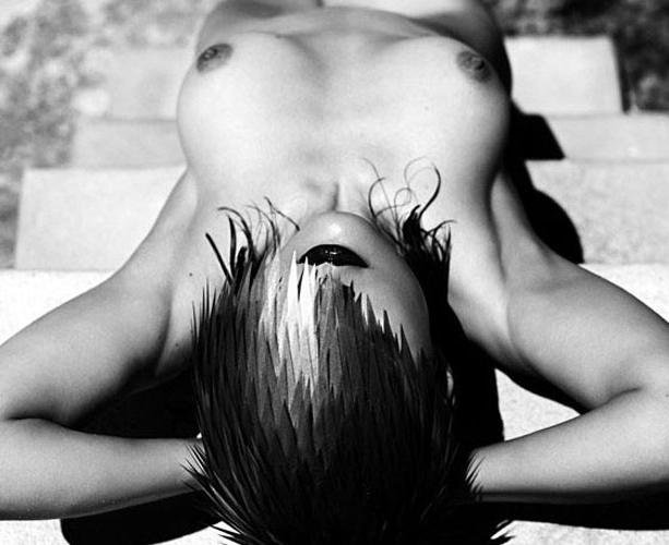 16P Guinevere van Seenus nice body shows her tits and ass 