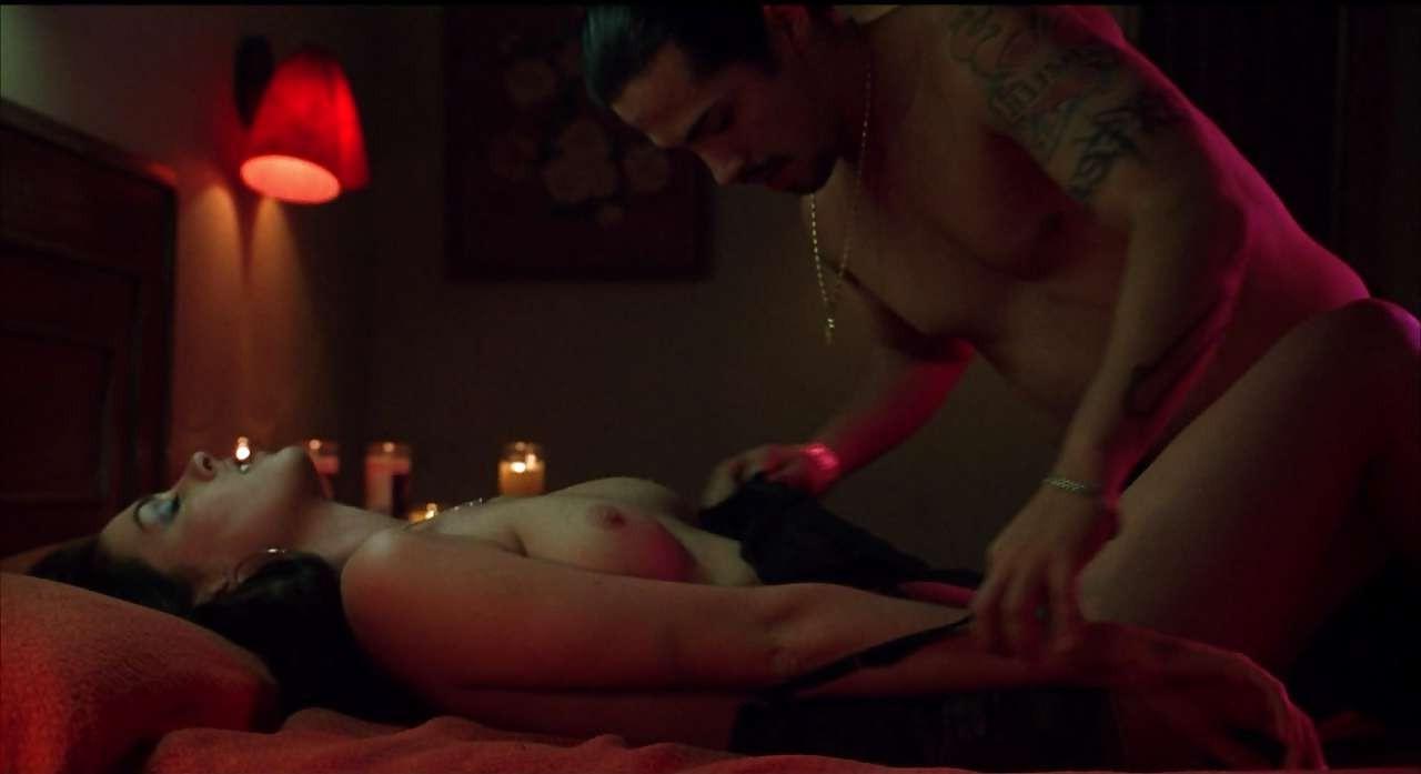 16P Anne Hathaway exposing her boobs in movie caps and upskirt