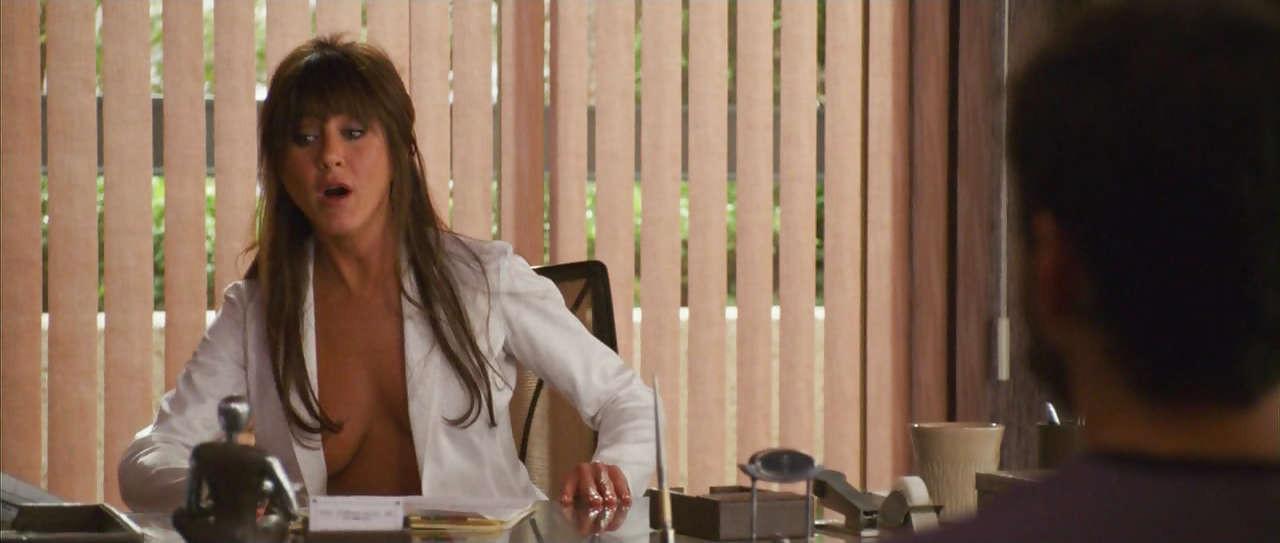 16P Jennifer Aniston posing topless but covered in new movie hot screen caps