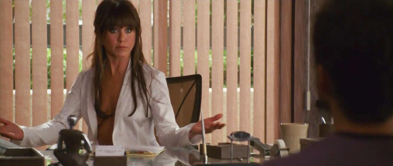 16P Jennifer Aniston posing topless but covered in new movie hot screen caps