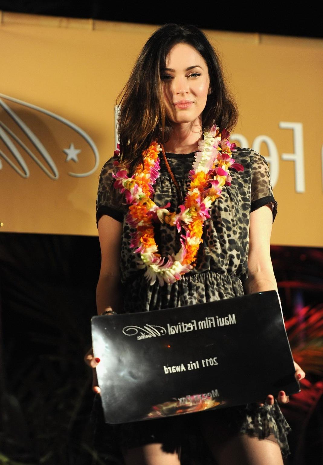 16P Megan Fox leggy wearing cheetah print mini dress at Maui Film Festival in Wailea