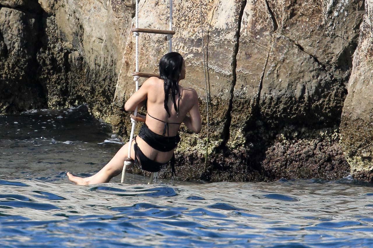 16P Michelle Rodriguez exposing her bare ass on vacation in bikini paparazzi picture