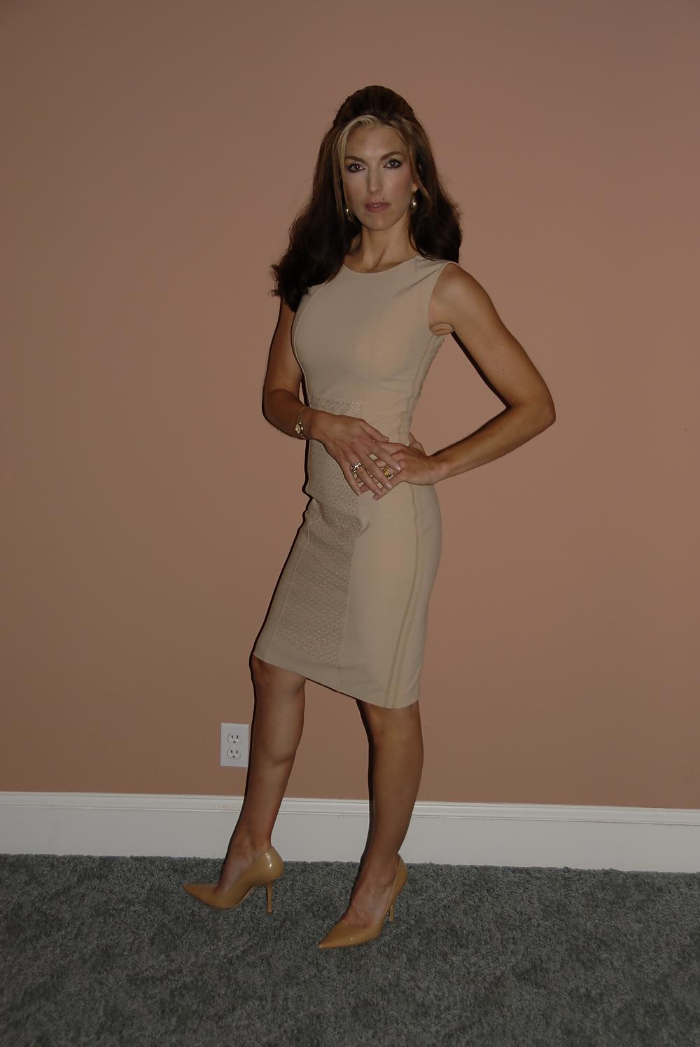 25P Perfect MILF Lady