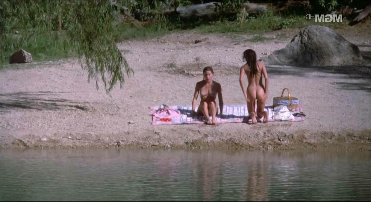 16P Jennifer Connelly showing her nice boobs and pussy from behind on beach in movie