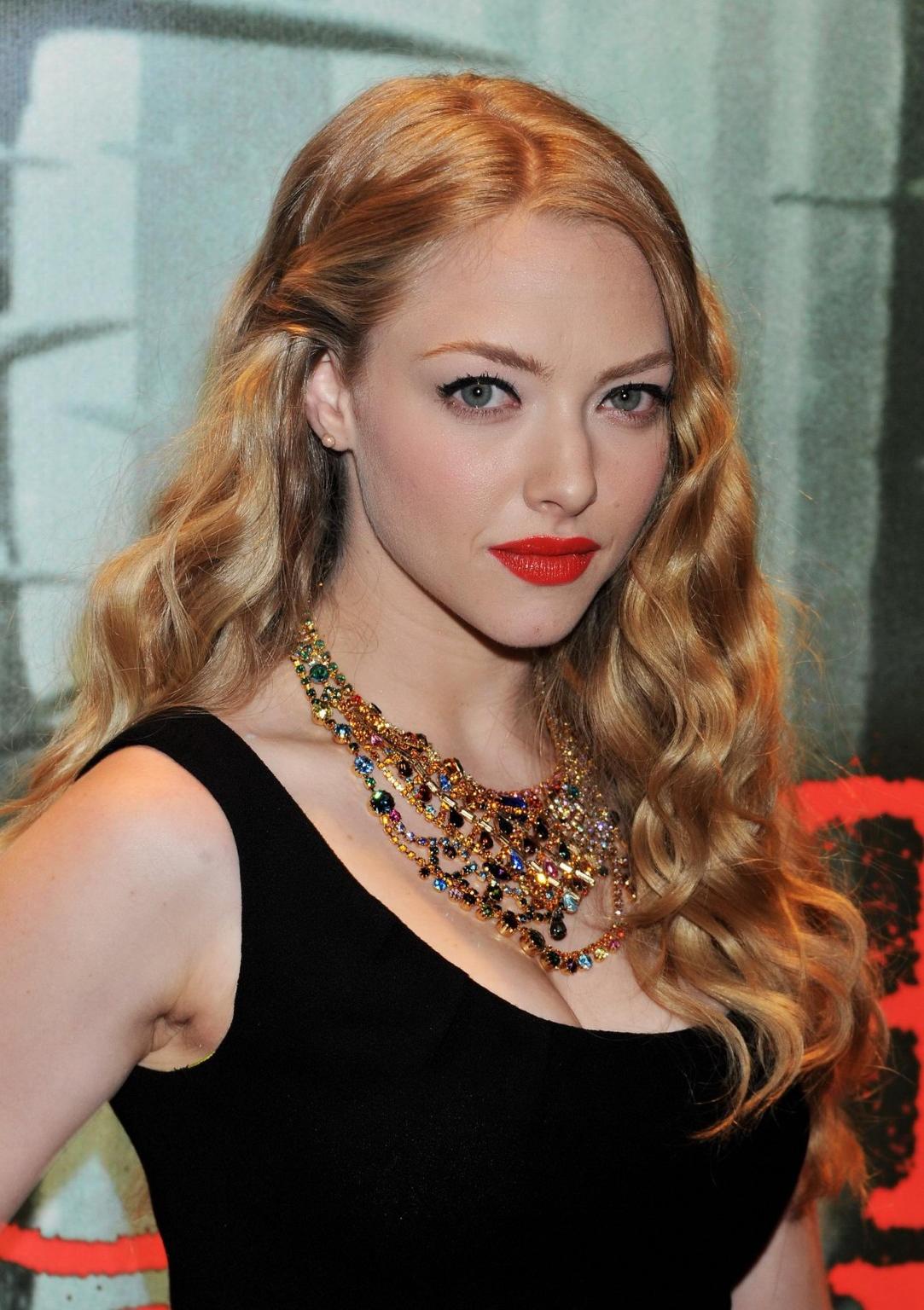 16P Amanda Seyfried leggy wearing little black dress at the 'Red Riding Hood' screen