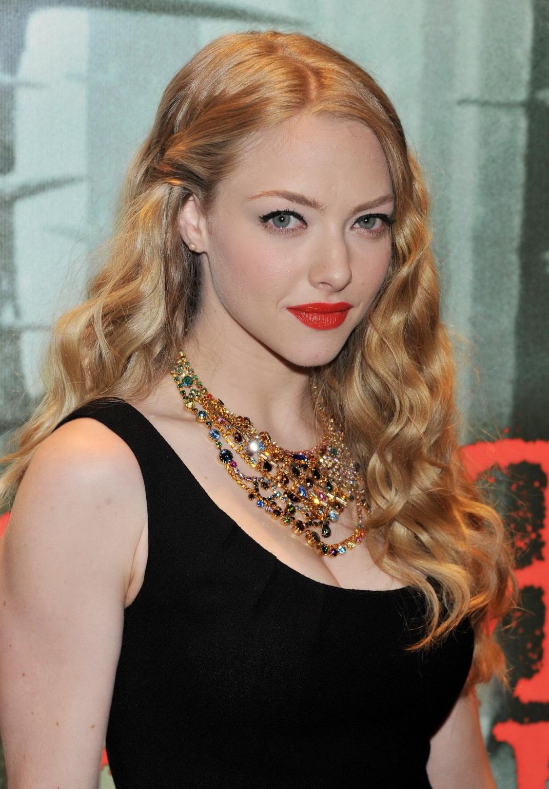 16P Amanda Seyfried leggy wearing little black dress at the 'Red Riding Hood' screen