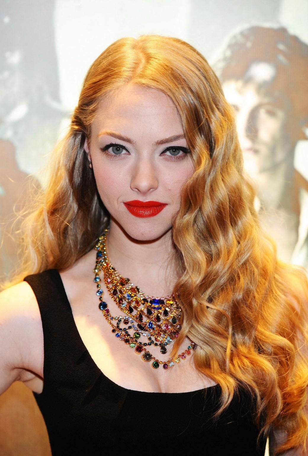 16P Amanda Seyfried leggy wearing little black dress at the 'Red Riding Hood' screen