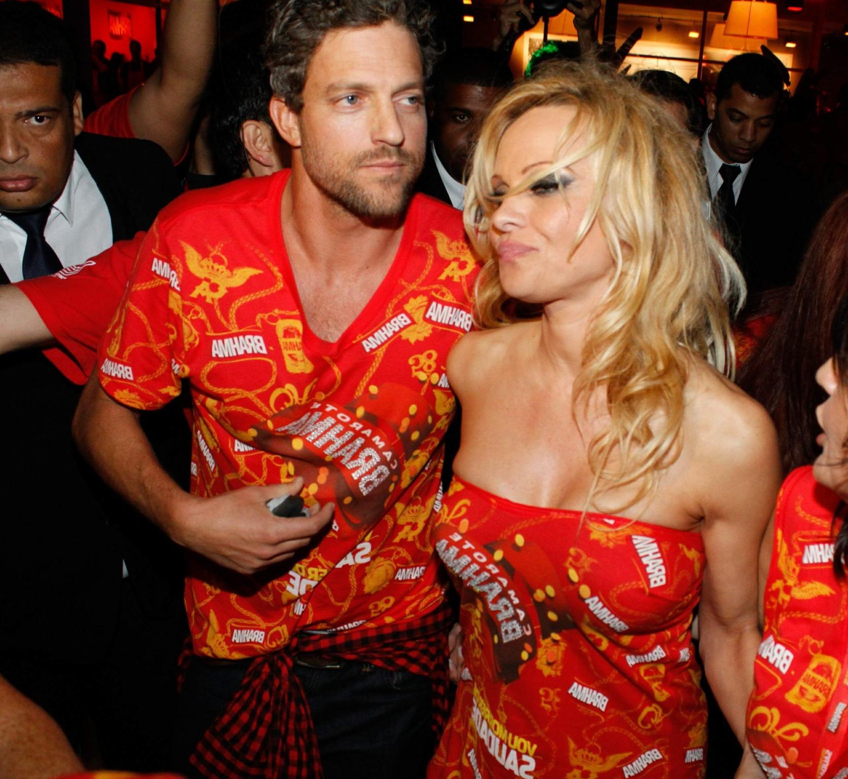 16P Pamela Anderson upskirt at Brahma VIP Party during the carnival in Rio