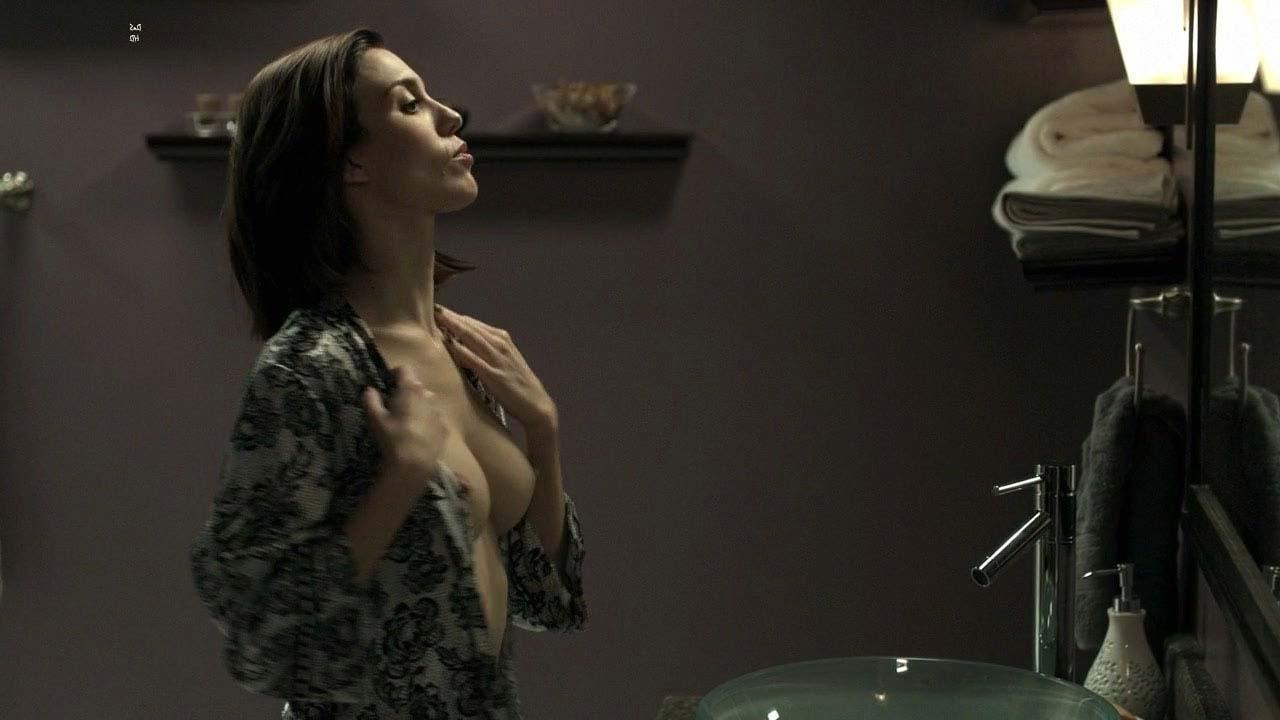 10P Christy Carlson Romano showing her nice big boobs and great ass in movie