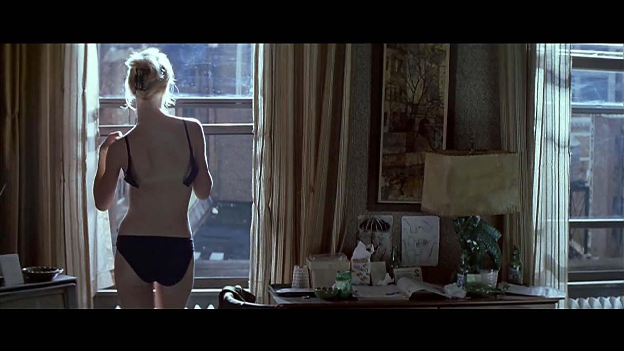 10P Gwyneth Paltrow posing topless in movie scenes and looking sexy in bikini on bea