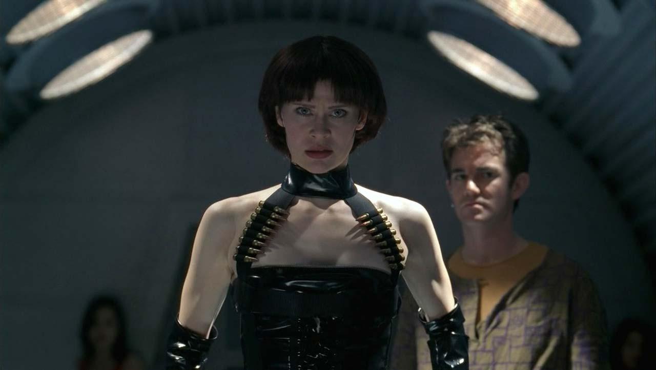 16P Lisa Ryder exposing her nice big boobs in nude movie scenes