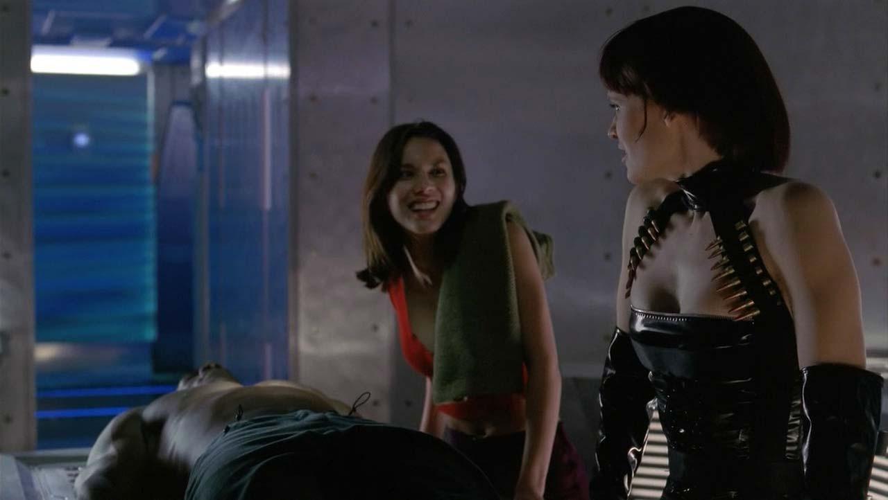 16P Lisa Ryder exposing her nice big boobs in nude movie scenes
