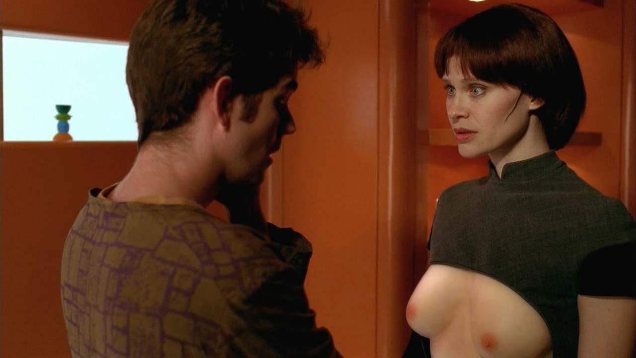 16P Lisa Ryder exposing her nice big boobs in nude movie scenes