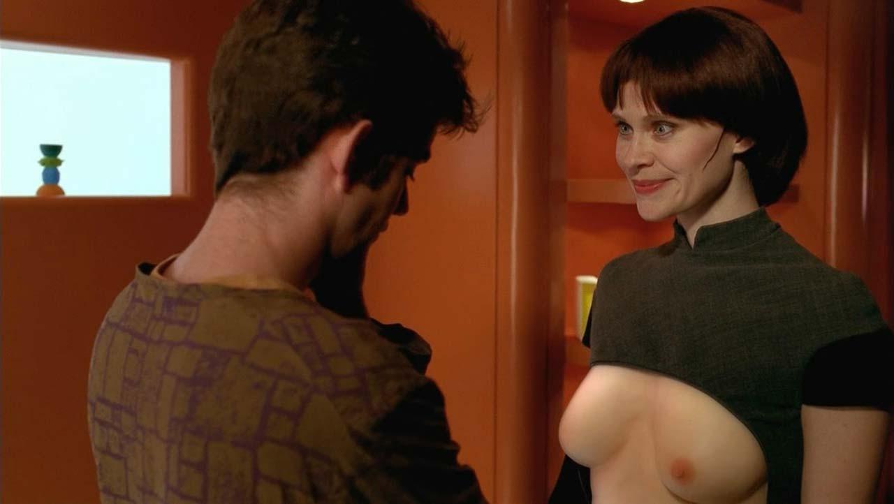 16P Lisa Ryder exposing her nice big boobs in nude movie scenes