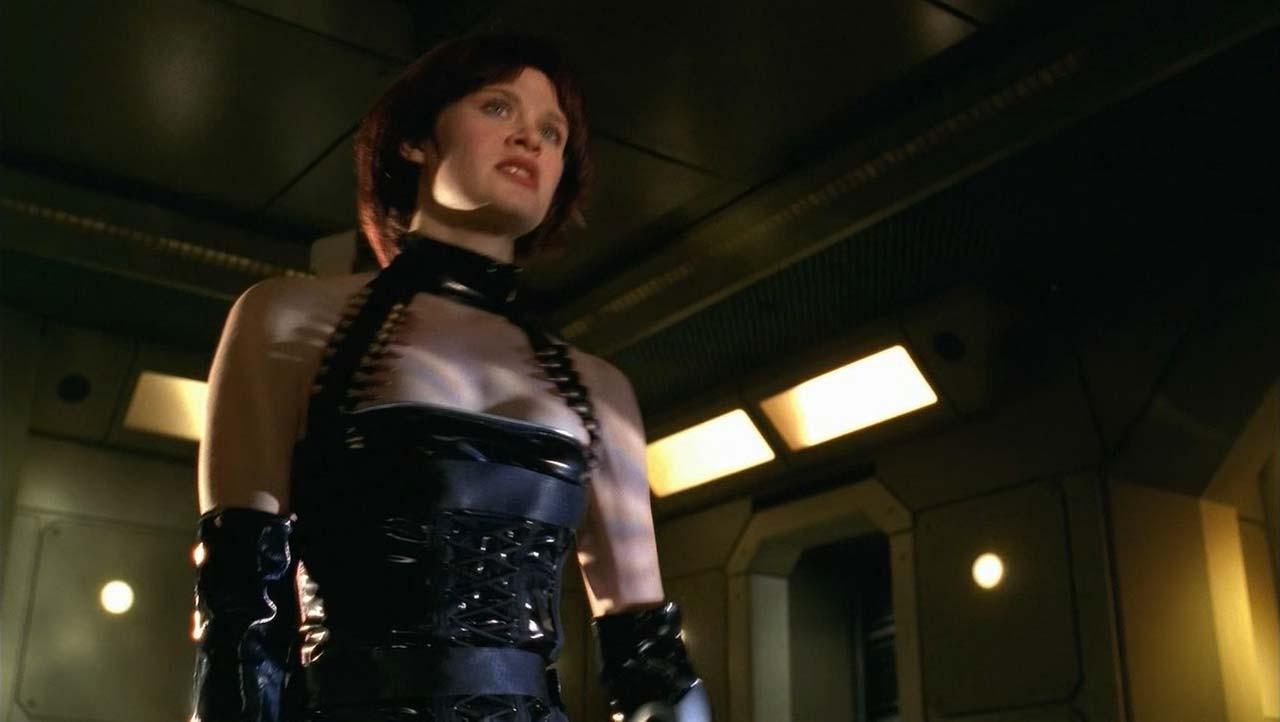 16P Lisa Ryder exposing her nice big boobs in nude movie scenes