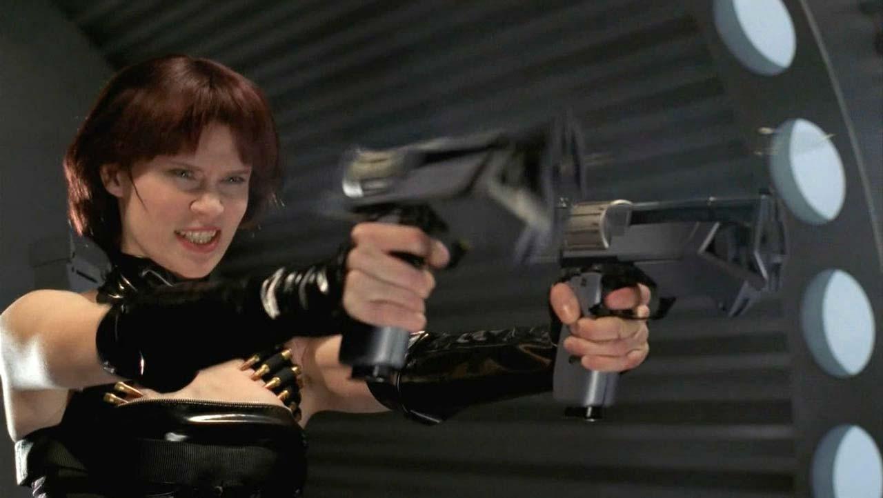 16P Lisa Ryder exposing her nice big boobs in nude movie scenes