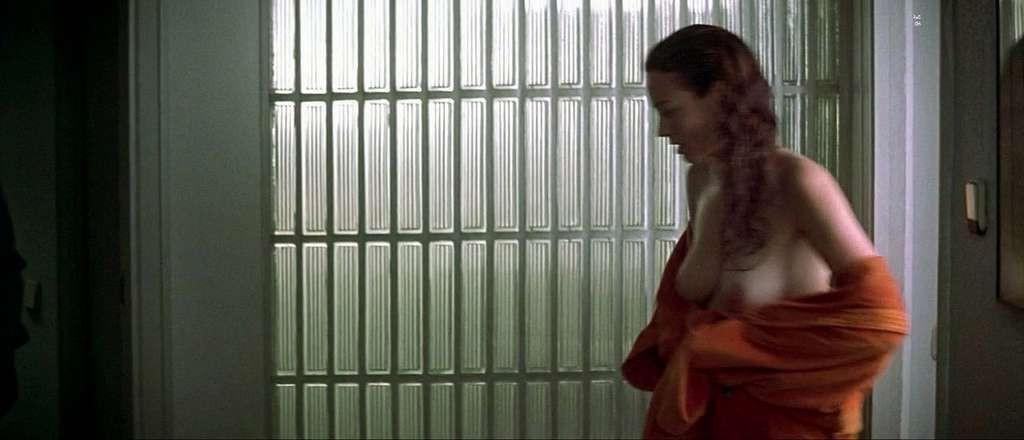 10P Leonor Watling exposing her nice big boobs in nude movie scenes