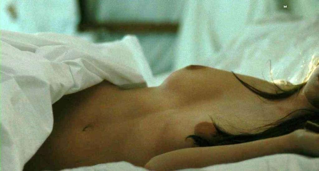 10P Paz De La Huerta exposing her hairy pussy and nice big boobs in movie