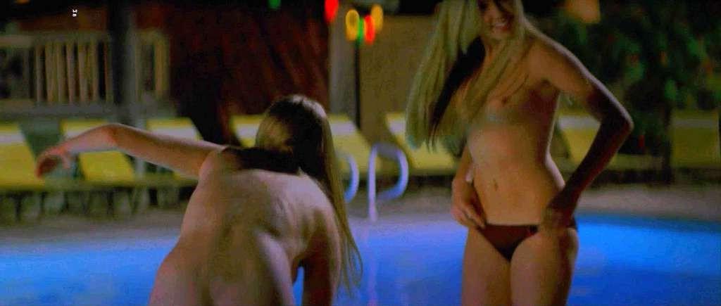 10P Amanda Seyfried exposing her nice big tits in nude movie scene