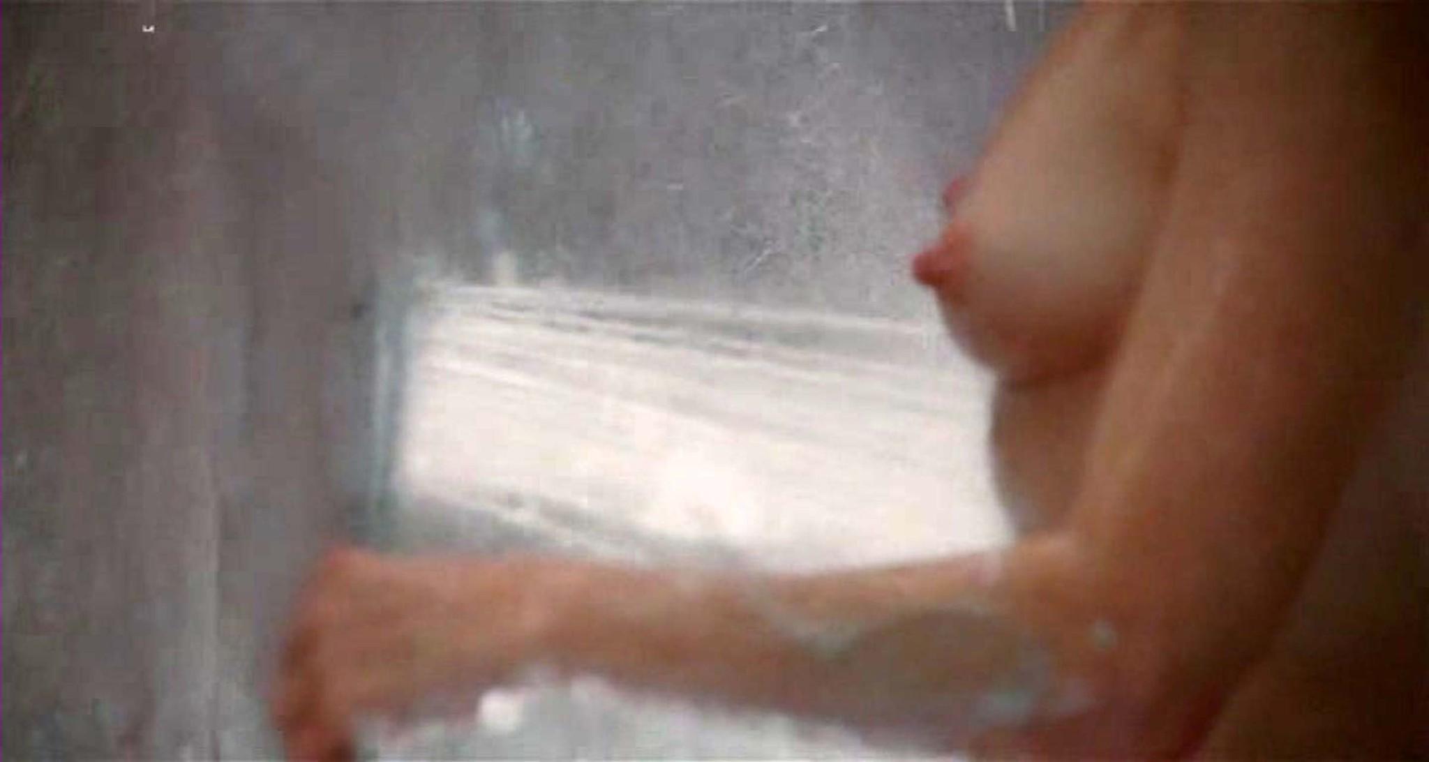 10P Amanda Seyfried exposing her nice big tits in nude movie scene