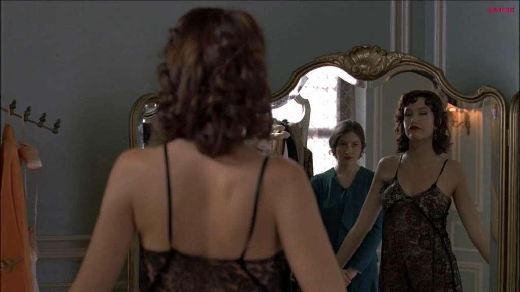 10P Paz De La Huerta exposing her nice tits and hairy pussy in movie