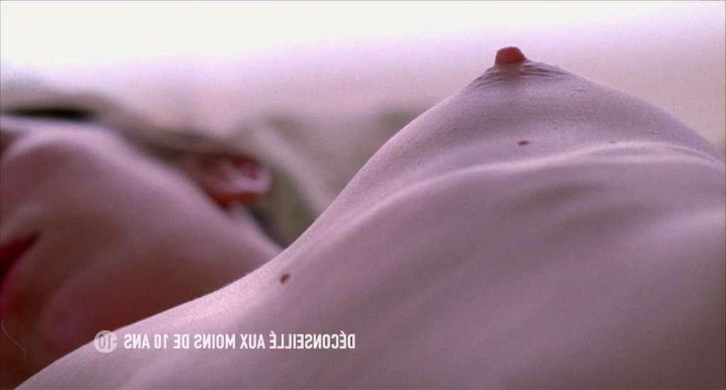 10P Sara Giraudeau exposing her nice boobs and fucking hard in movie captures