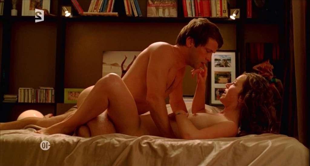 10P Sara Giraudeau exposing her nice boobs and fucking hard in movie captures