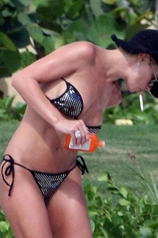 15P Jaime Pressly sweet nude tits and fucking on film