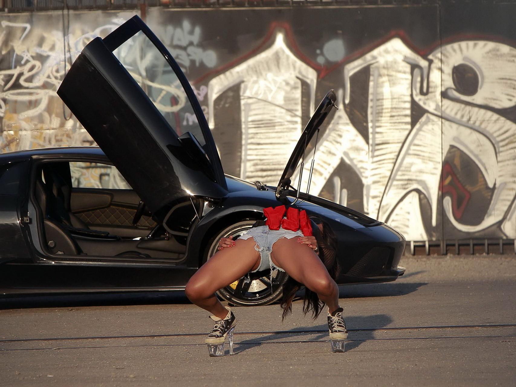 16P Ciara leggy in denim shorts showing her flexibility on the set of 'Gimme Dat' mu