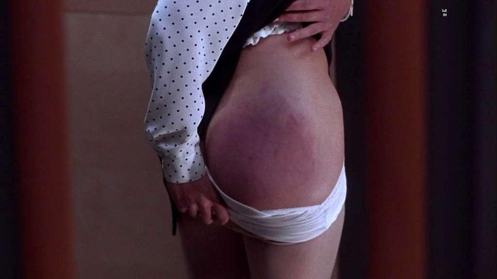 10P Maggie Gyllenhaal exposing her big boobs and her pussy in nude movie caps