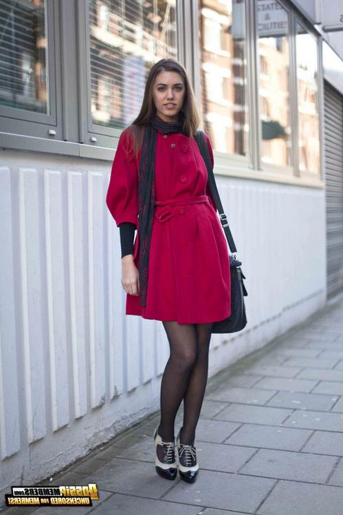15P Model Amber Le Bon models herself in the nude
