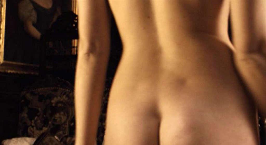 10P Tereza Srbova exposing her huge tits and great ass in nude movie scene