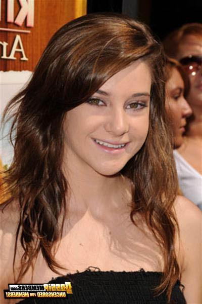 15P Shailene Woodley sexy and candid poses exposed