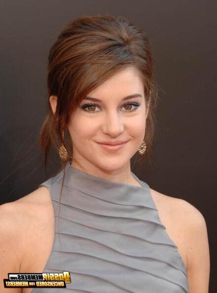 15P Shailene Woodley sexy and candid poses exposed