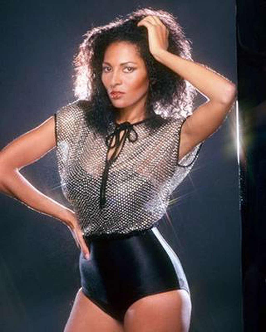 10P Pam Grier exposing her huge tits in nude movie caps