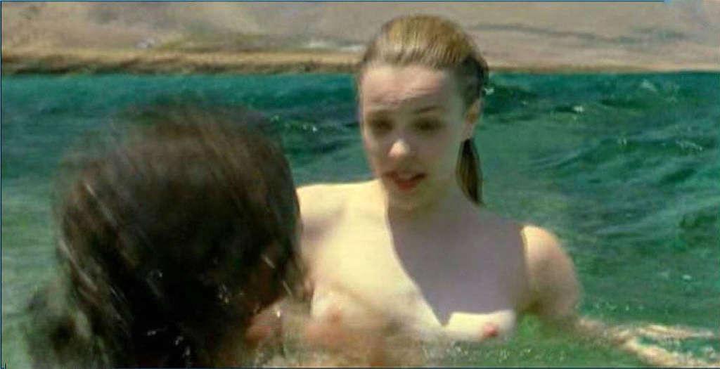 10P Rachel McAdams reveals her nice tits in nude movie caps