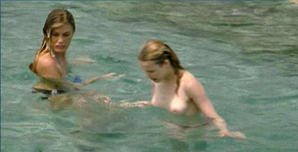 10P Rachel McAdams reveals her nice tits in nude movie caps