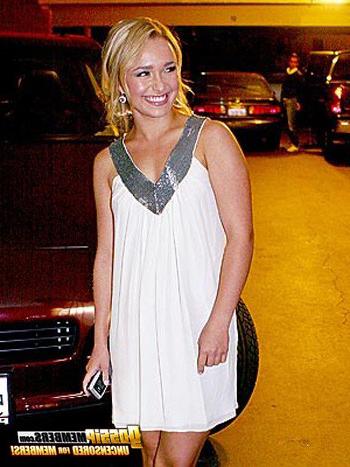 15P Heroes' Claire shows her daring and slutty side